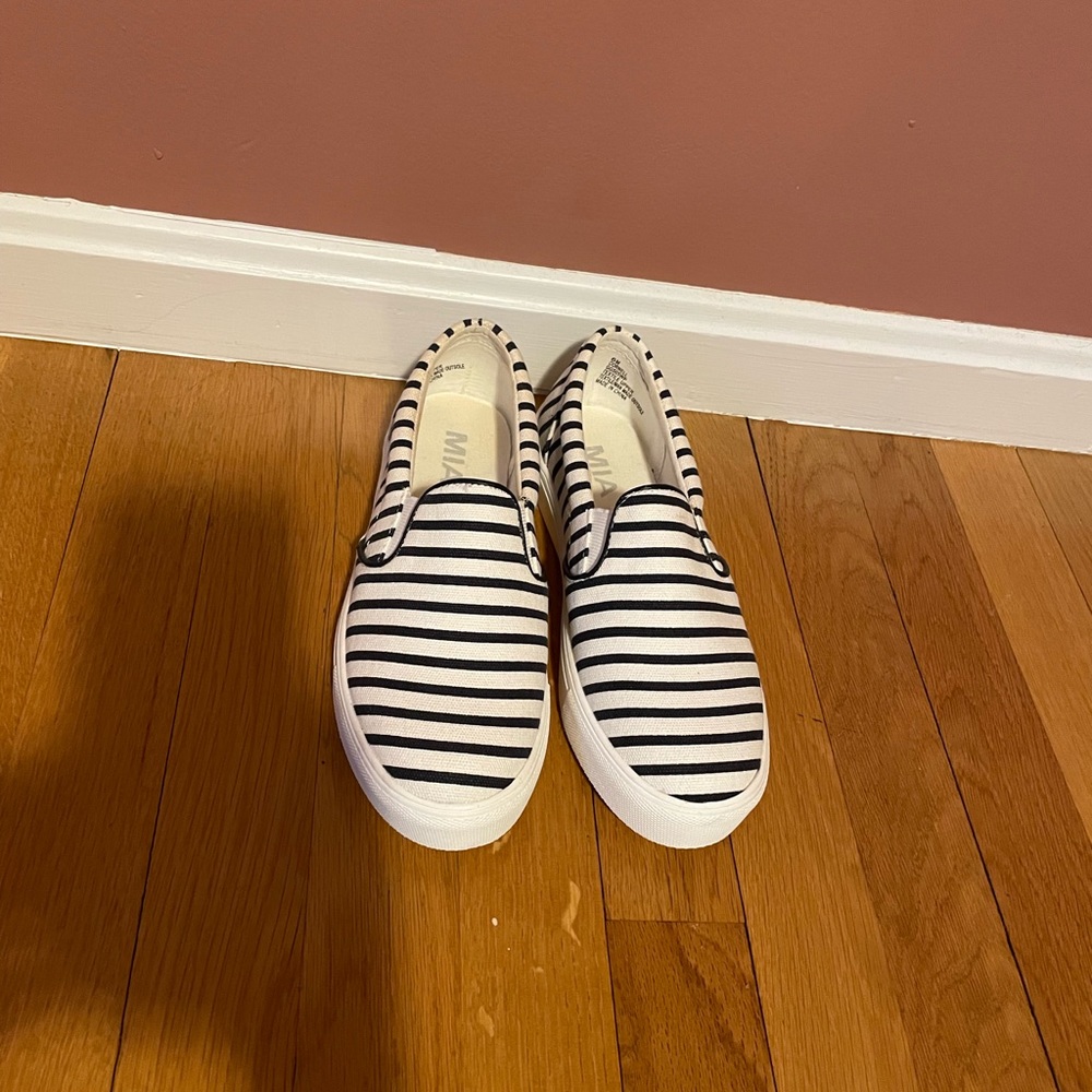 Casual striped shoes s 6.5
